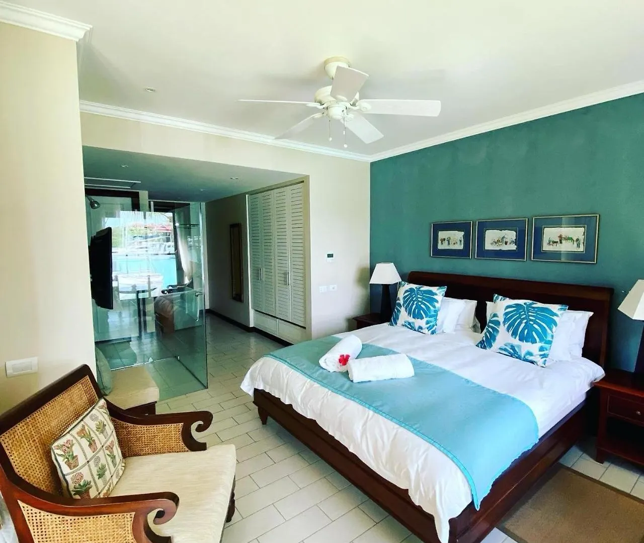 Eden Island Luxury Accommodation עדן איילנד