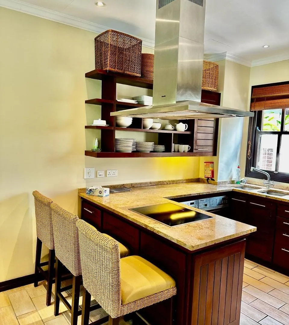 Eden Island Luxury Accommodation 0*, עדן איילנד