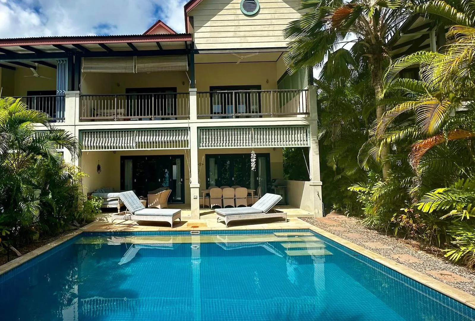 Eden Island Luxury Accommodation סיישל