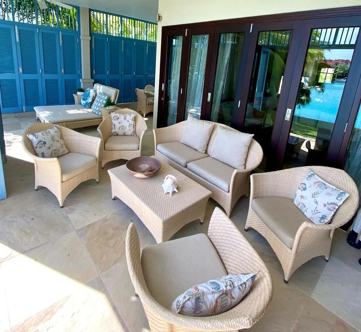 Eden Island Luxury Accommodation 0*, Eden Island